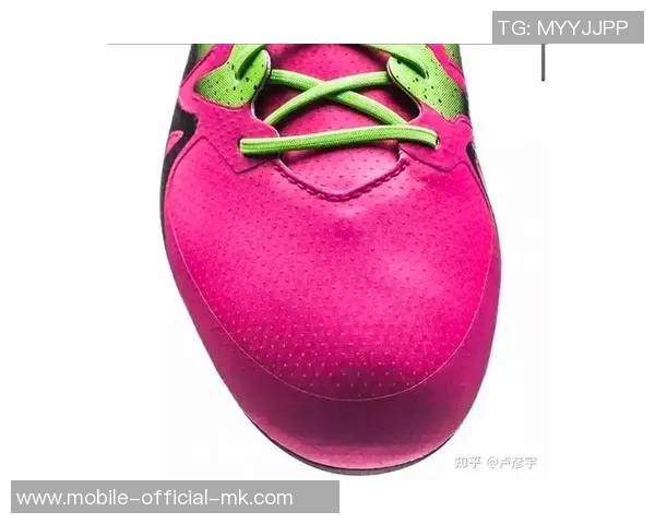 提升球场表现的秘密武器Clutchfit足球鞋全方位解析与推荐