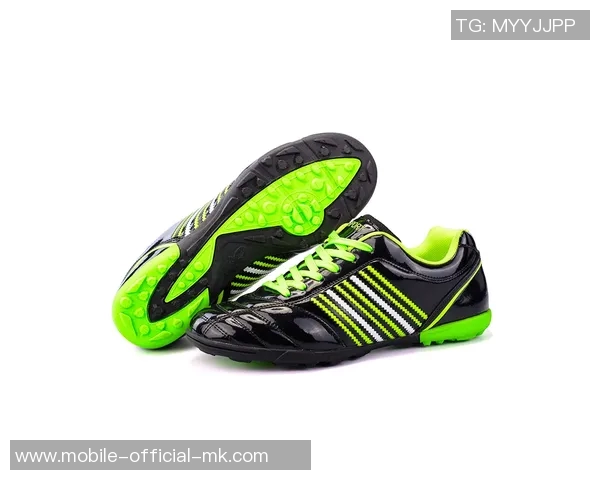 足球鞋长钉与短钉的选择指南及其对比赛表现的影响分析