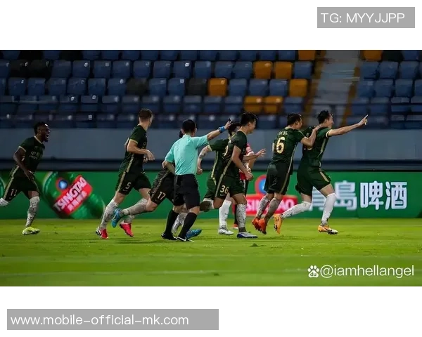 足球赛场惊现历史性比分10比0球迷热议这场精彩对决的背后故事